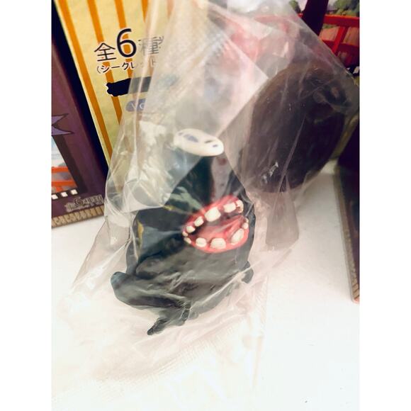 Spirited Away No Face Kaonashi Blind Box No. 5 Naze Wararu - Picture 2 of 4